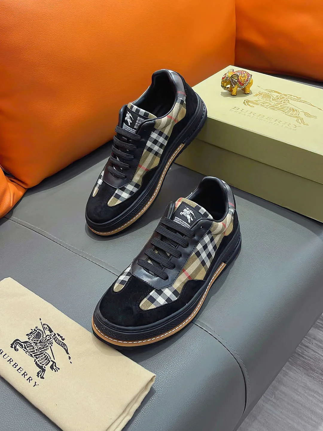 Men's shoes BURBERRY "Burberry" P400 Regular size: 38-44 (casual shoes) Product materials: Selected cowhide upper, soft sheepskin lining; original outsole.